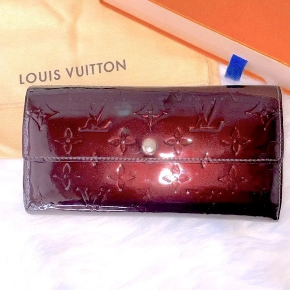 Louis Vuitton Amarante Vernis‎ Sarah Wallet